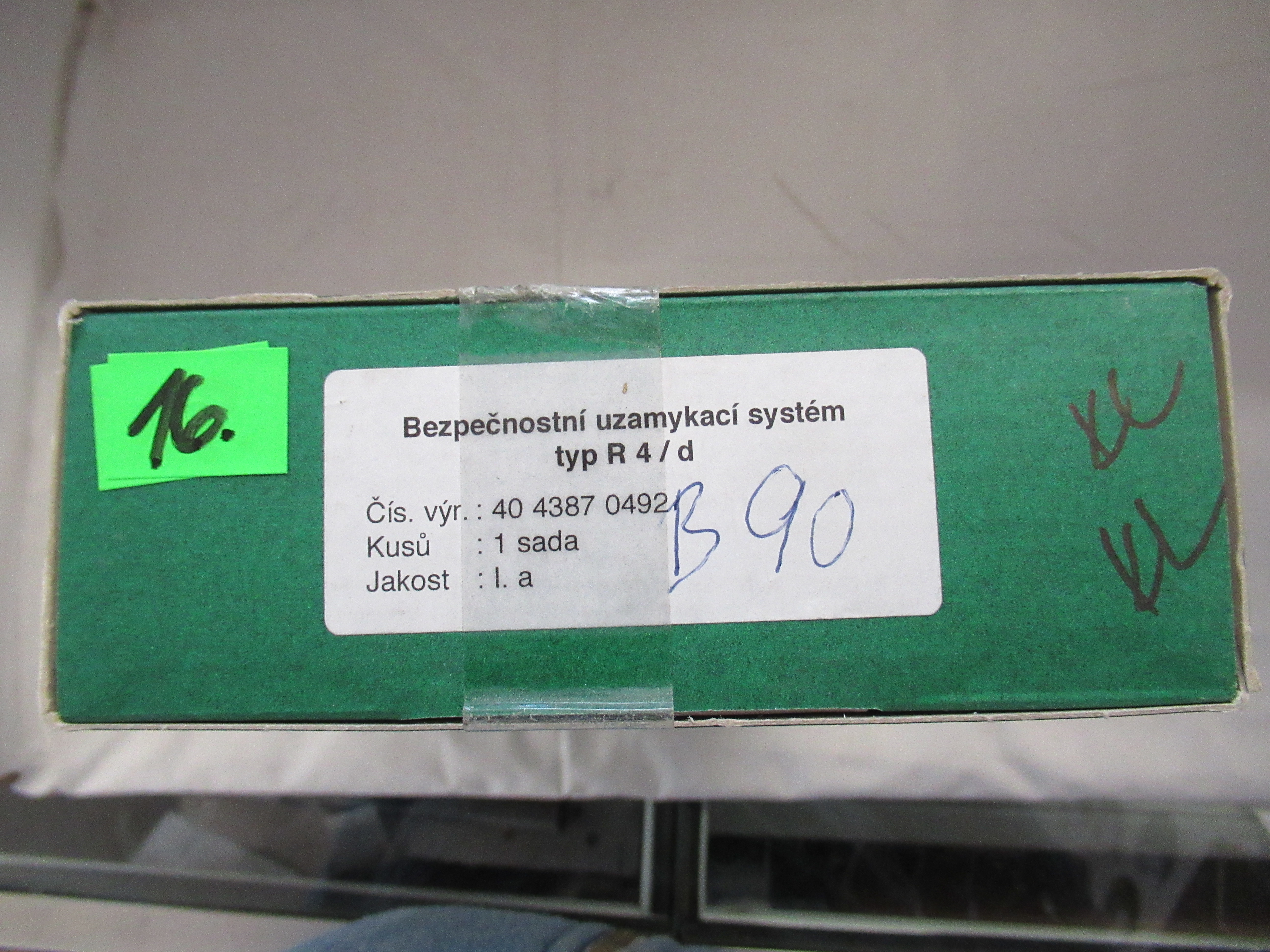 Bezpečnostní uzamykací systém R4/d bílá s vložkou 90 mm