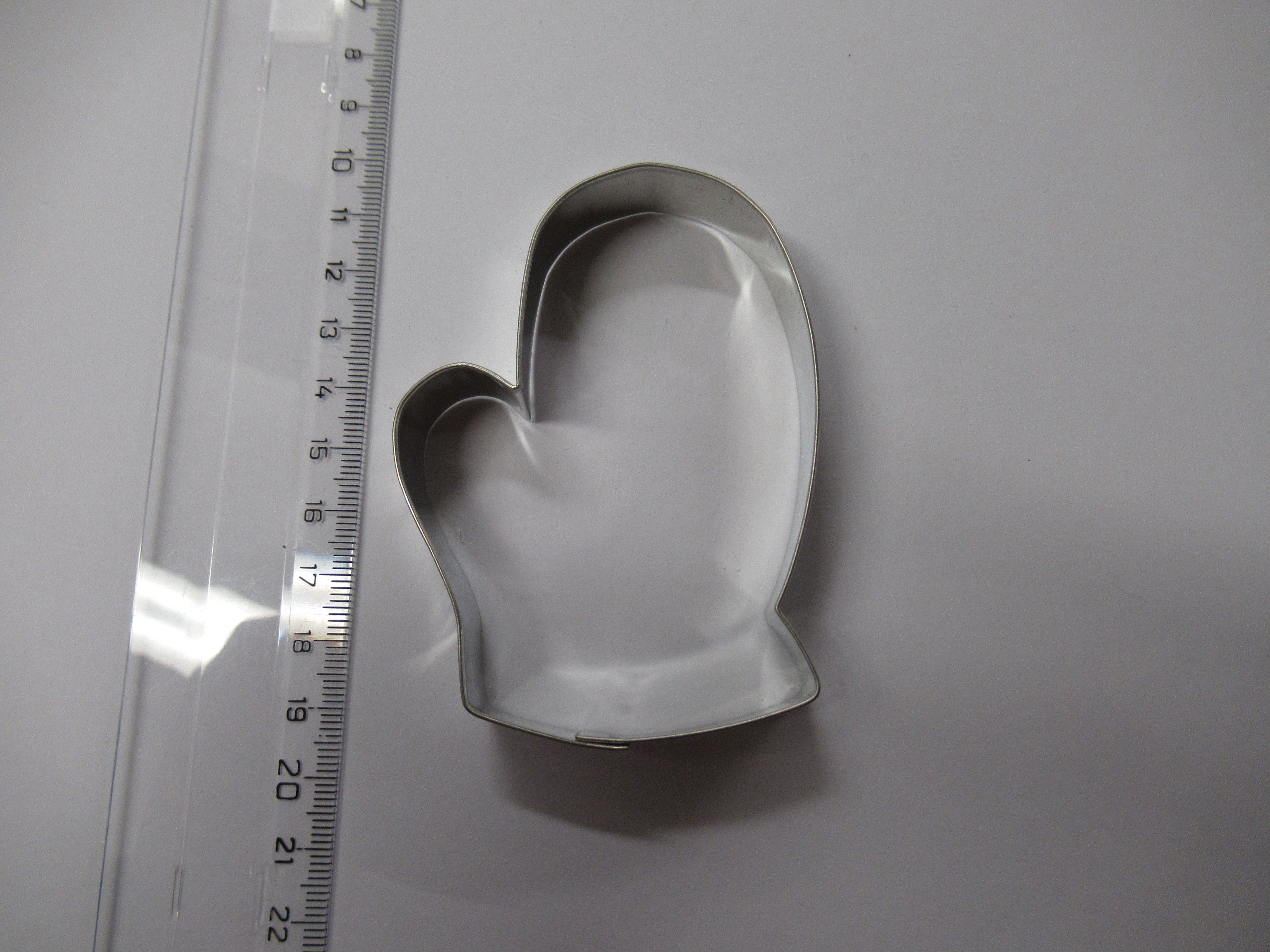 Vykrajovátko pocínované RUKAVICE 8cm