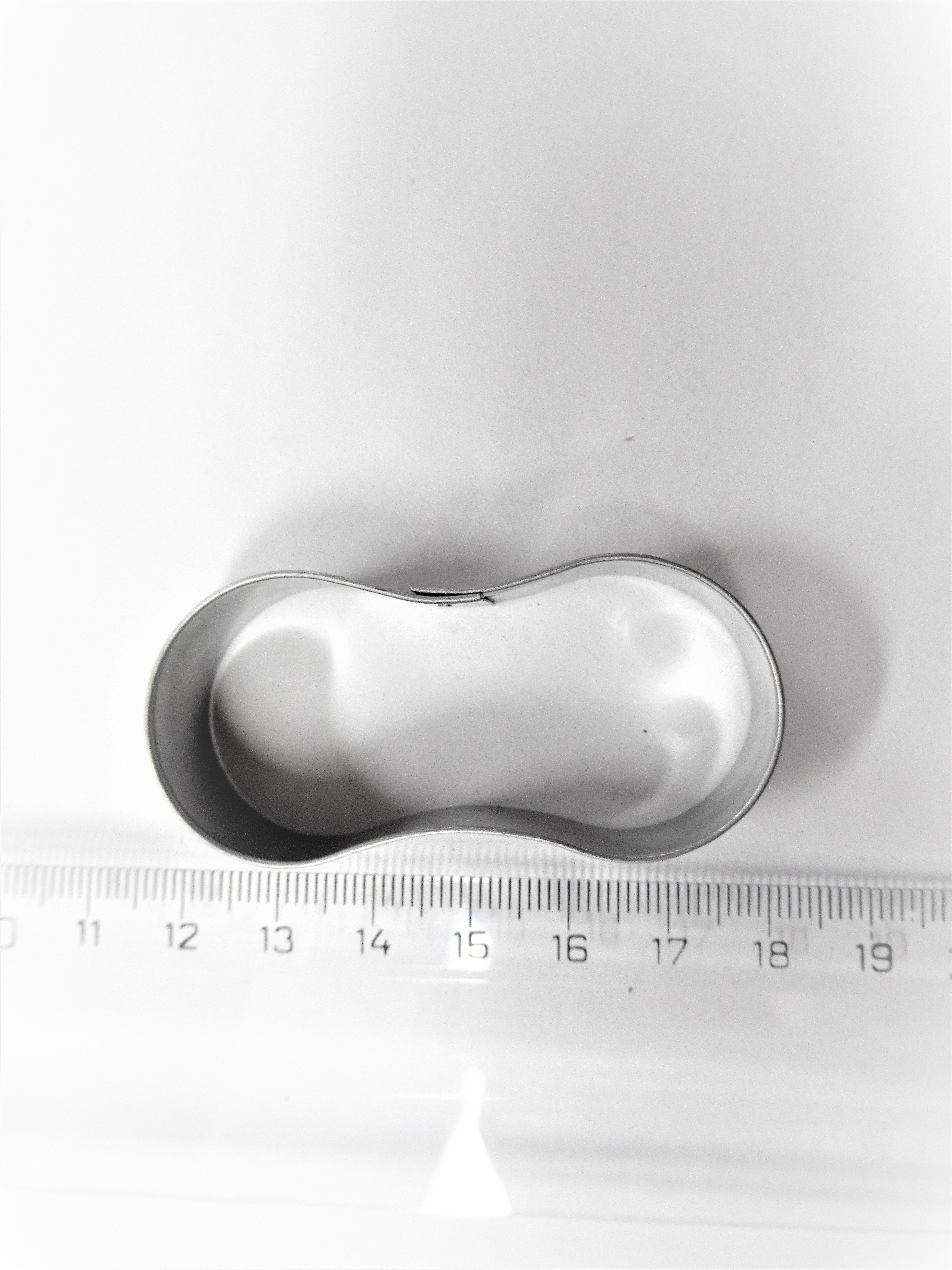 Vykrajovátko pocínované ZMÁČKLÝ OVÁL 6,5cm