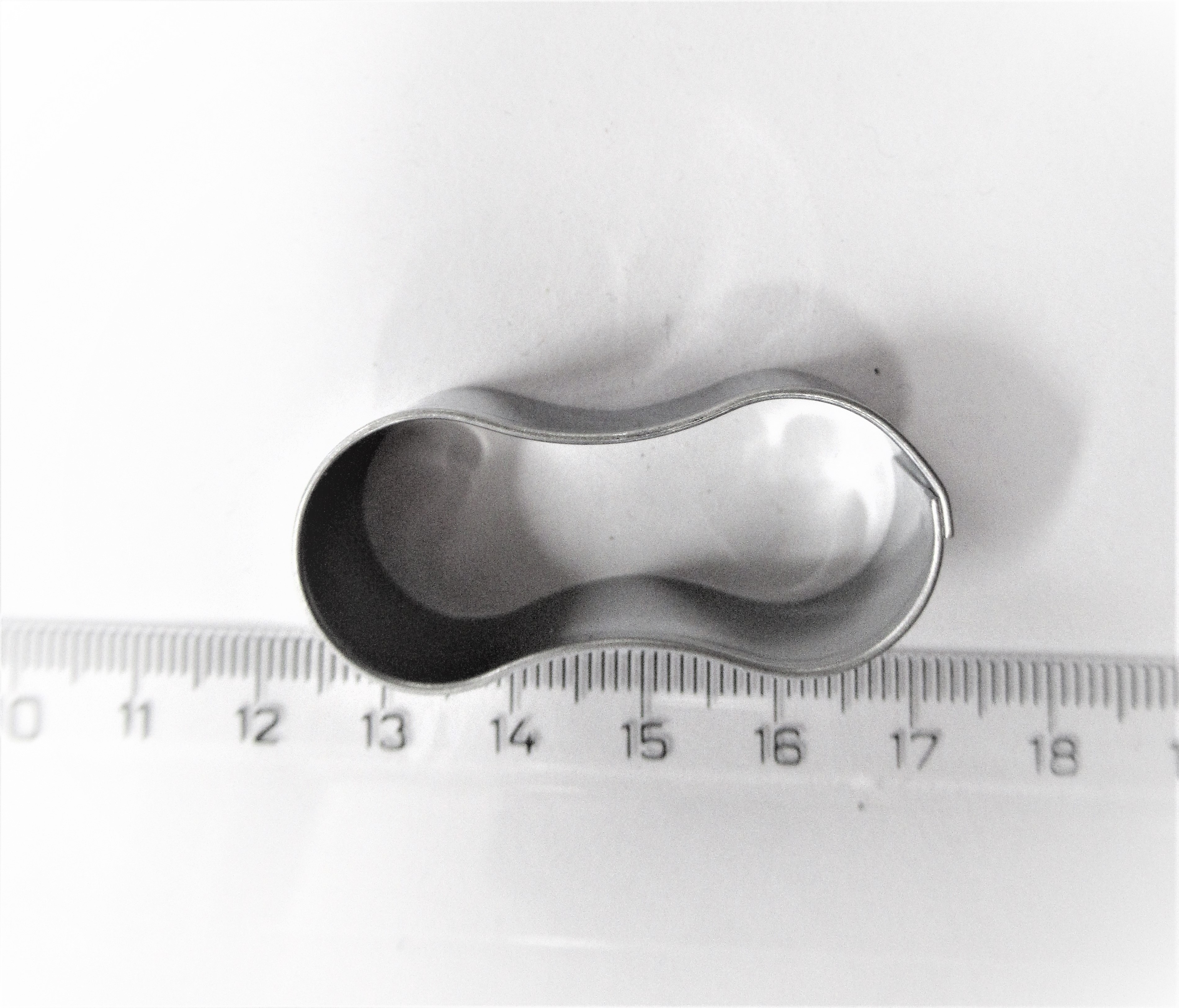Vykrajovátko pocínované ZMÁČKLÝ OVÁL 5cm