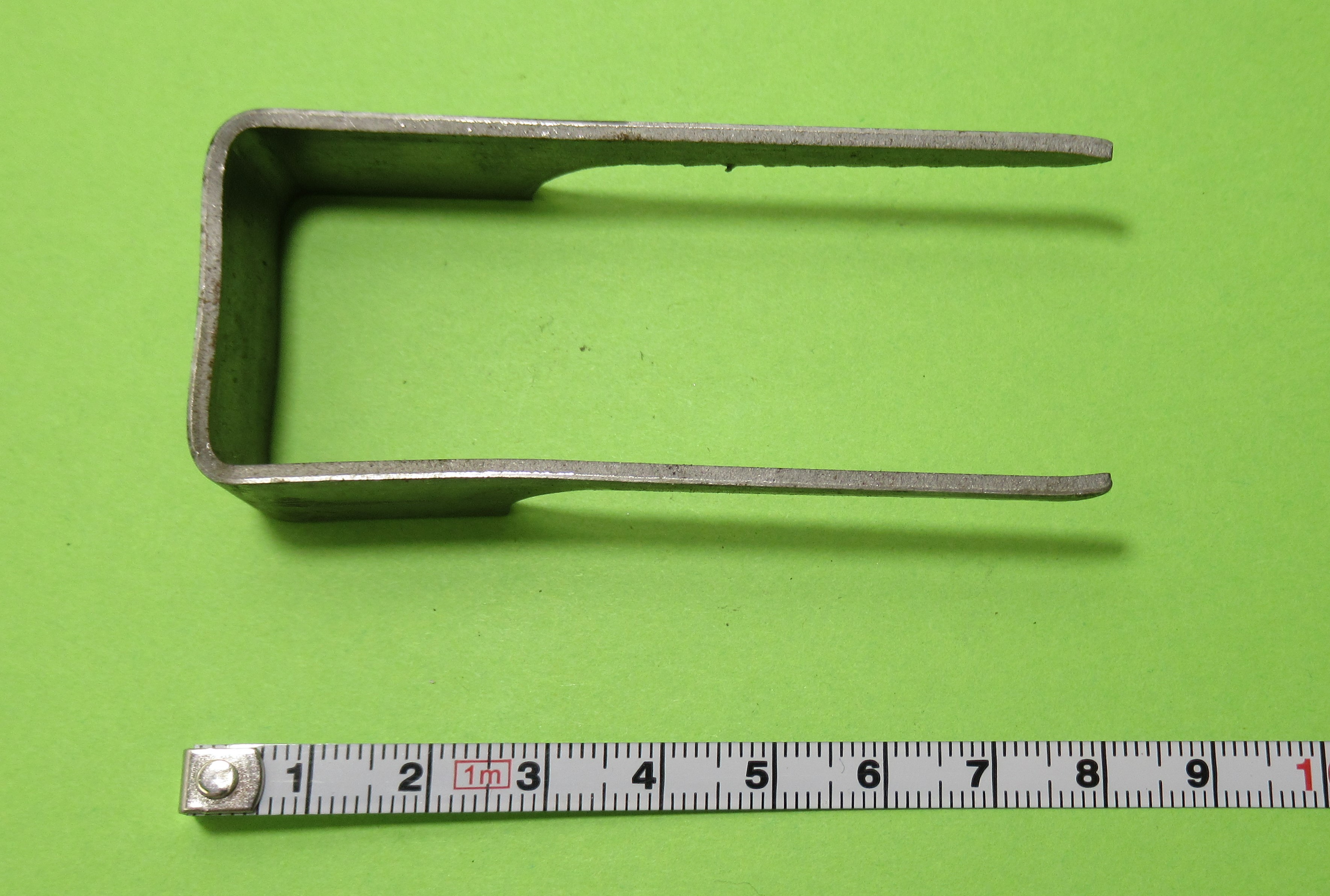 Skoba dveřní zatloukací rozměr 29mmx80mm